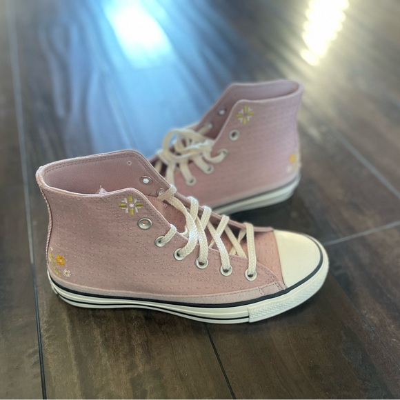Hi top converse embroidered - Picture 1 of 6